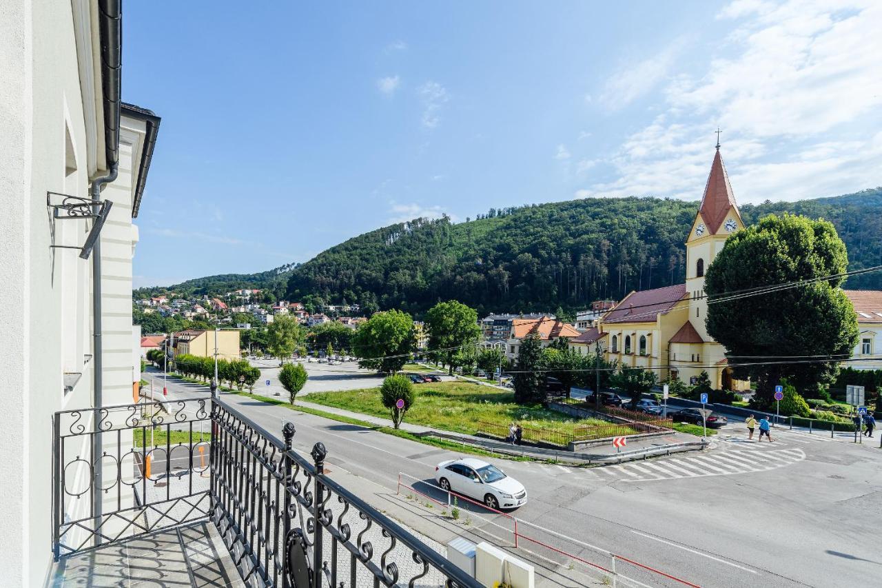 Apartmanovy Dom Grand - Contactless Check In Trenčianske Teplice Dış mekan fotoğraf